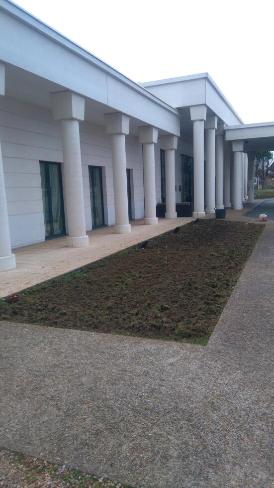reamenagement Hotel Marriott CDG Dessouchage, création gazon + massifs...